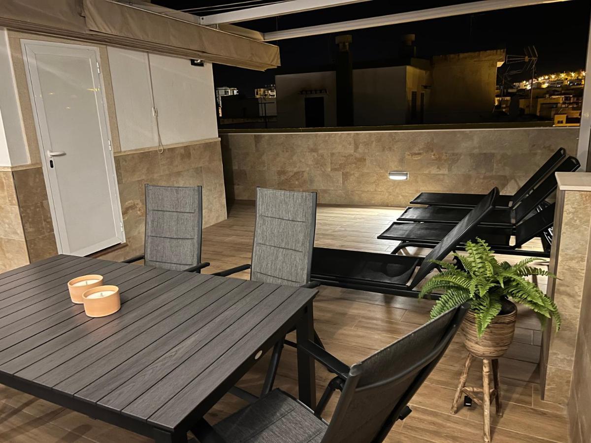 Luxery: Modern Beachfront Apartment in Torre Del Mar Exterior photo