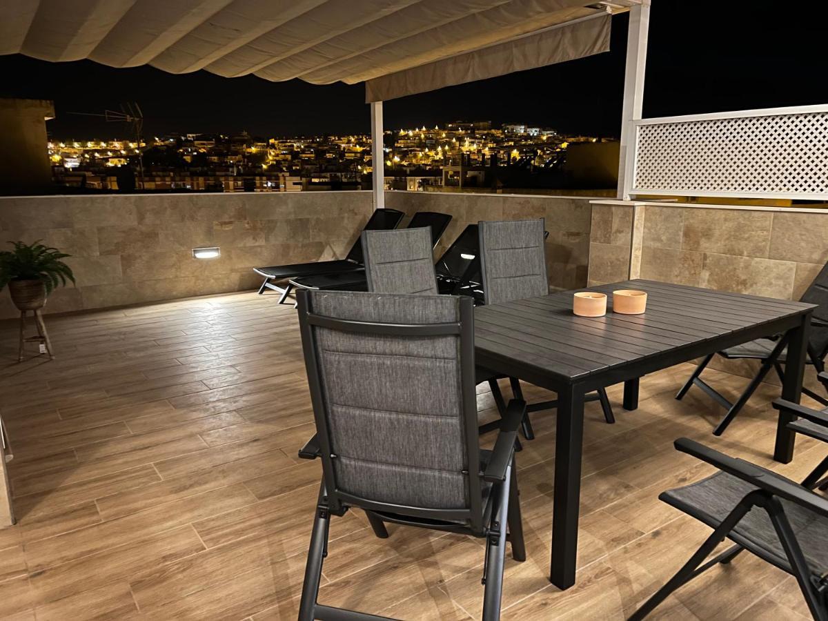 Luxery: Modern Beachfront Apartment in Torre Del Mar Exterior photo