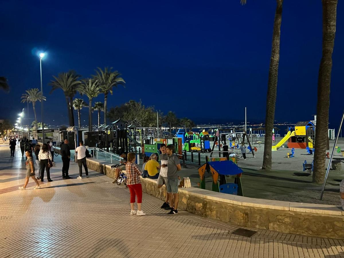 Luxery: Modern Beachfront Apartment in Torre Del Mar Exterior photo